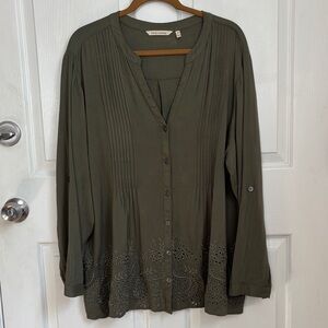 Soft Surroundings Olive Green Embroidered V Neck Blouse Size 2X Pleated front